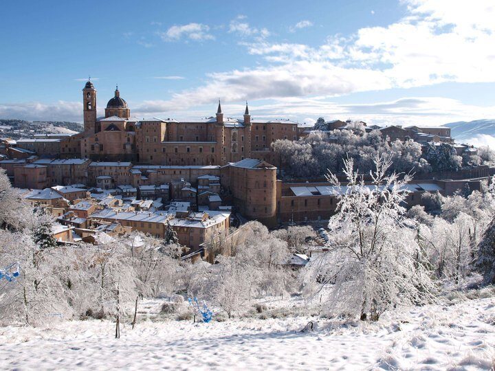 Vista di Urbino al tramonto