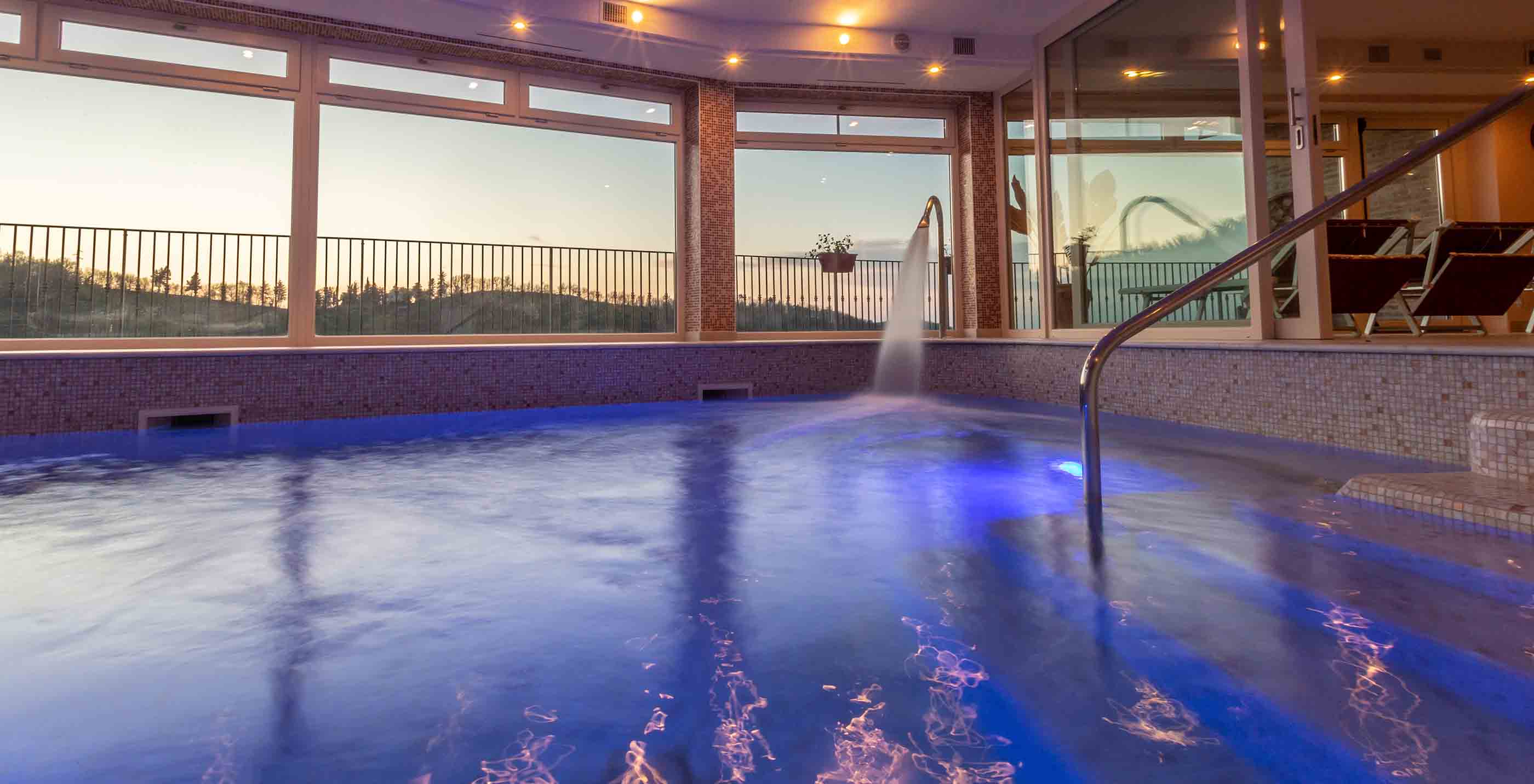 Piscina Idromassaggio Con vista - Albergo - Hotel - Urbino - Marche - SPA - Centro Benessere - Hotel a Urbino